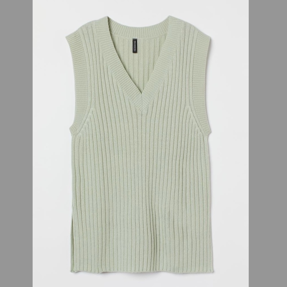 H&M light green soft V-neck ribbed sweater vest NWT